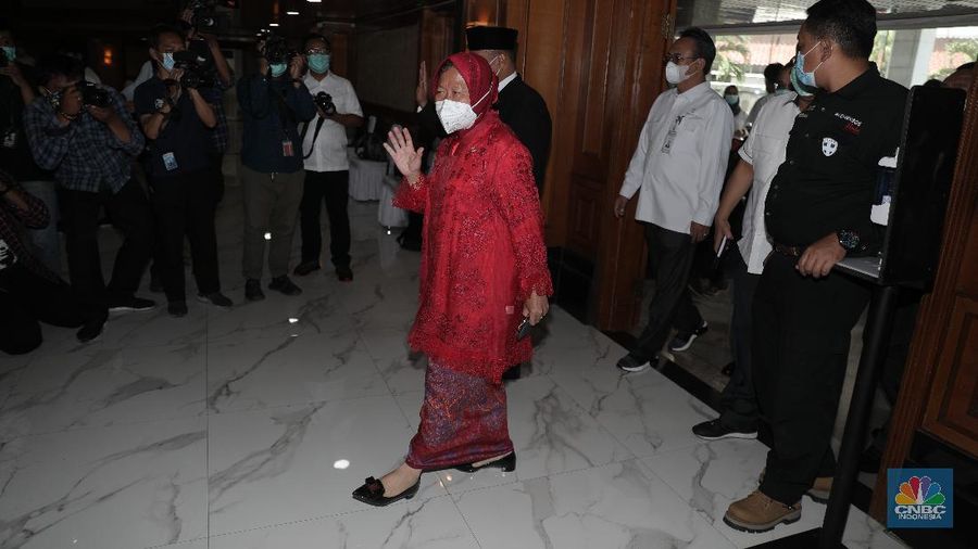 Upacara serah terima jabatan Menteri Sosial kepada Tri Rismaharini (CNBC Indonesia/Muhammad Sabki)