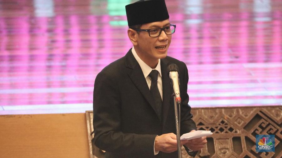 Upacara serah terima jabatan Menteri Pariwisata ke Menteri Pariwisata dan Ekonomi Kreatif dari Wishnutama ke  Sandiaga Uno. (CNBC Indonesia/Tri Susilo)
