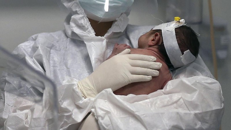 Kasus infeksi Covid-19 di Turki melonjak lagi di antara pasiennya adalah seorang bayi berusia sebelas bulan. (AP/Emrah Gurel)