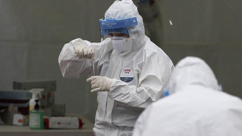 Pernikahan kembali digelar di Beijing, China. Hal ini menjadi tanda industri pernikahan yang kembali normal. (AP/Ng Han Guan)