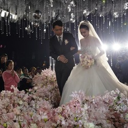 Viral Pernikahan Crazy Rich China, Pengantin Pakai 100 Gelang Emas
