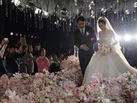Viral Pernikahan Crazy Rich China, Pengantin Pakai 100 Gelang Emas