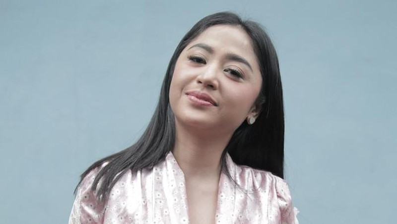 dewi perssik (Ist Detik Hot)