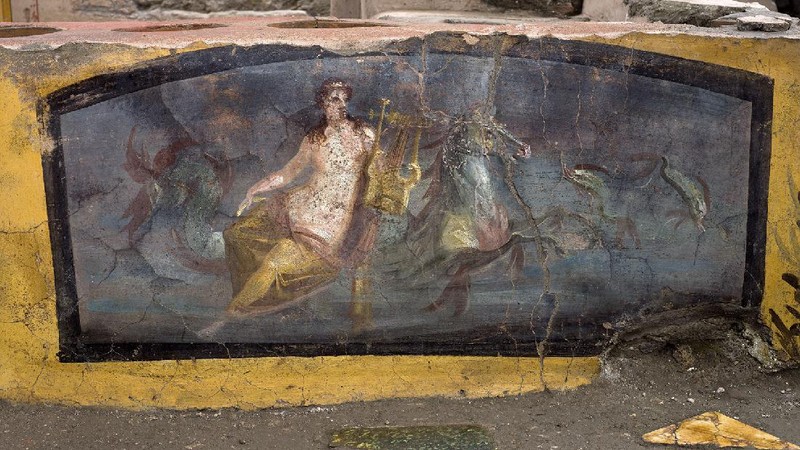 Bar berusia lebih dari 2.000 tahun ditemukan di Pompeii, Italia. Bar dalam keadaan terawat, meski tertutup abu vulkanik bekas letusan gunung api tahun 79 masehi. (AP/Luigi Spina)