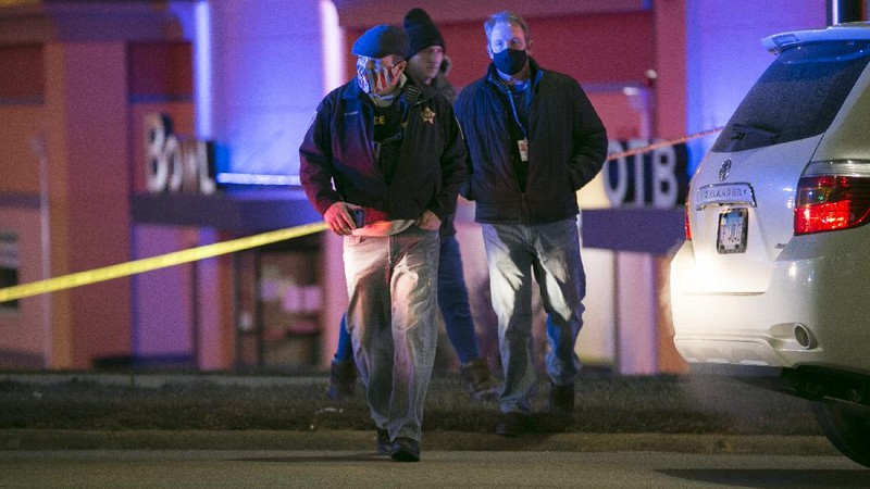 Sebanyak tiga orang tewas dan tiga lainnya terluka dalam penembakan yang menargetkan ke sebuah arena boling di Illinois, AS. (AP/Scott P. Yates)