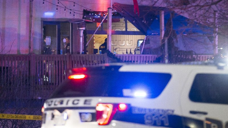 Sebanyak tiga orang tewas dan tiga lainnya terluka dalam penembakan yang menargetkan ke sebuah arena boling di Illinois, AS. (AP/Scott P. Yates)