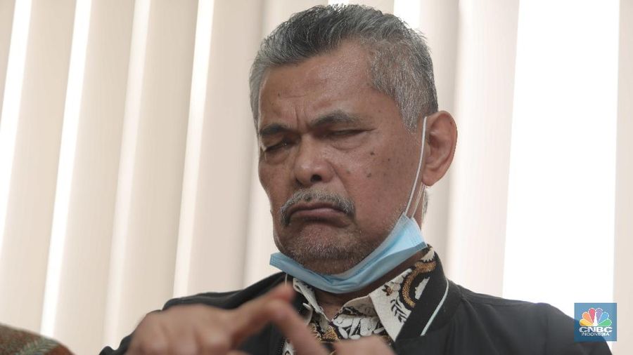 Sejumlah nasabah dan agen PT Asuransi Jiwa Bersama (AJB) Bumiputera 1912 berdialog mengenai penolakan terhadap Badan Perwakilan Anggota Nomor : 26/BPA-RUA/XII/2020 di Kantor Wisma Bumiputera, (CNBC Indonesia/ Muhammad Sabki)