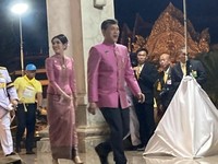 Heboh Foto Syur, Raja Thailand Angkat Selir Jadi Ratu?