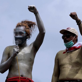 Pantang Mundur! Buruh Demo Tolak UU Ciptaker di Kawasan Monas