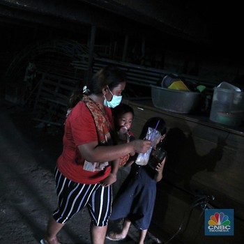 Ditengok Risma, Intip Interior Rumah Kolong Jembatan Ciliwung