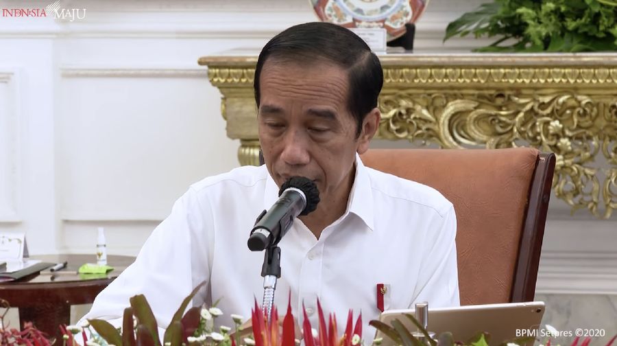 Jokowi ratas persiapan penyaluran bansos tahun 2021 di Istana Merdeka, Selasa (29/12/2020). (Tangkapan layar youtube sekpres)