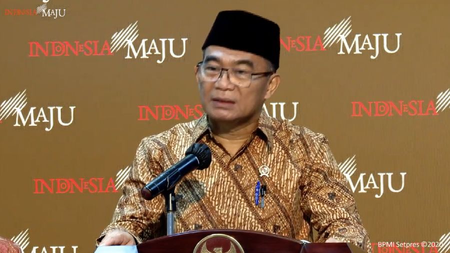Muhadjir Effendy memberikan keterangan pers Menteri terkait hasil ratas, kantor presiden, (29/12/2020). (Tangkapan layar youtube sekpres)