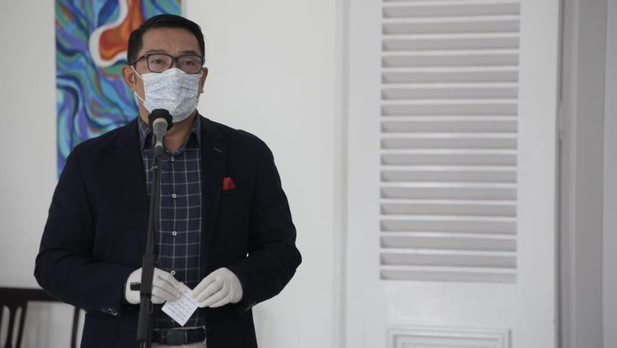 Pemerintah Provinsi Jawa Barat (Pemprov Jabar) resmi menggunakan mobil listrik sebagai kendaraan dinas untuk pertama kalinya. Hari ini, Selasa (29/12) PT Hyundai Motors Indonesia (HMID) secara resmi menyerahkan tiga unit mobil listrik kepada Gubernur Jawa Barat Ridwan Kamil atau yang akrab disapa Kang Emil. Ketiga mobil tersebut adalah 2 unit IONIQ Electric dan 1 unit KONA Electric. (Dok: Istimewa)