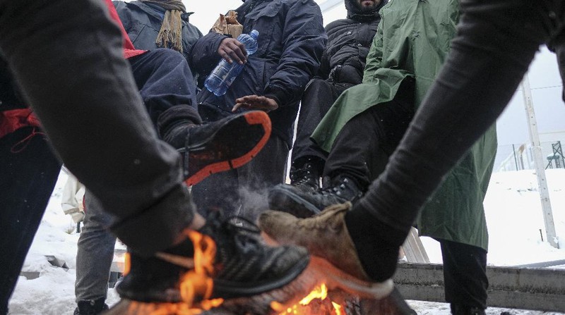 Ratusan pengungsi terdampar di kamp pengungsian tanpa atap di kamp Lipa, Bosnia dan Herzegovina . (AP/Kemal Softic)