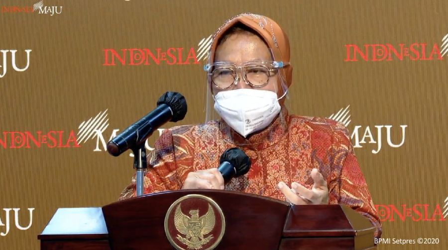 Tri Rismaharini memberikan keterangan pers Menteri terkait hasil ratas, kantor presiden, (29/12/2020). (Tangkapan layar youtube sekpres)