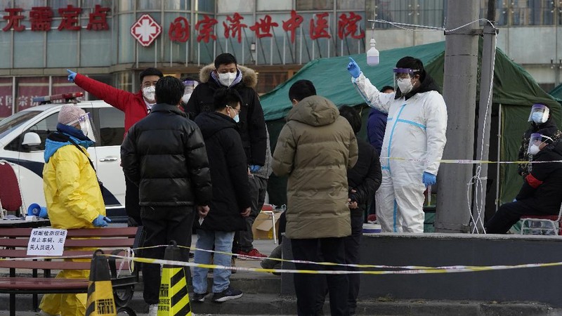 Beijing lockdown distrik karena covid meledak. (AP/Mark Schiefelbein)