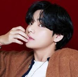 Wow! V BTS Dinobatkan Sebagai Penyanyi Paling Tampan Sedunia