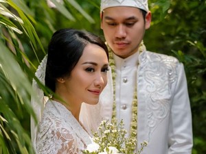 Ungkapan Haru Merdi Octavia di Makam Ray Sahetapy: Kita Bisa Foto Lengkap