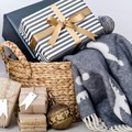 Berbagi Kehangatan dengan Kirim Hampers dari Trans Snow World
