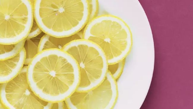 6 Daftar Manfaat Minum Air Lemon dan Efek Sampingnya