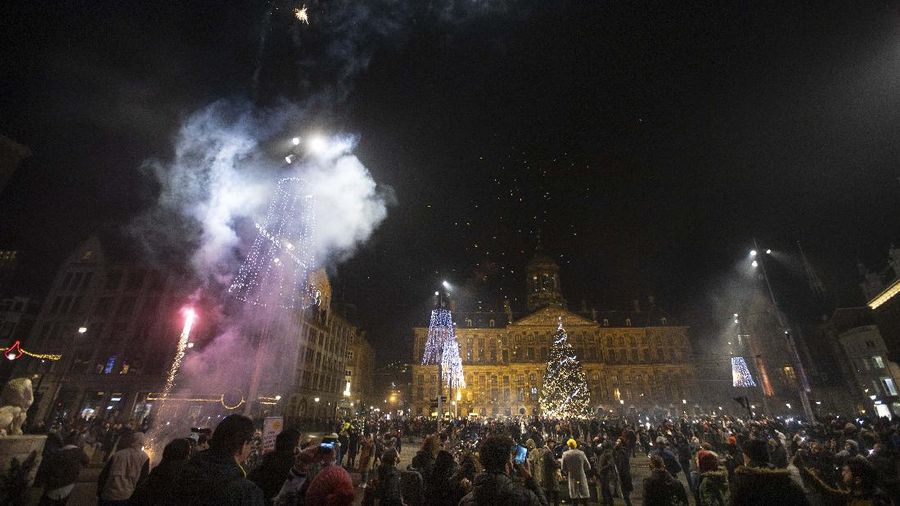 Tahun baru 2021 di Belanda. (AP/Peter Dejong)