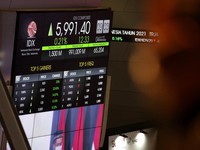 Abaikan Tren Koreksi Asia, IHSG Tutup Sesi 1 di Zona Positif