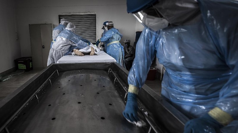 Medical workers prepare a COVID positive patient for a CT Scan at a clinic in Johannesburg Sunday, Dec. 27, 2020. South Africa's COVID-19 spike has taken the country to more than 1 million confirmed cases with hospitals reaching capacity and no sign of the new surge reaching a peak. (AP Photo/Shiraaz Mohamed.