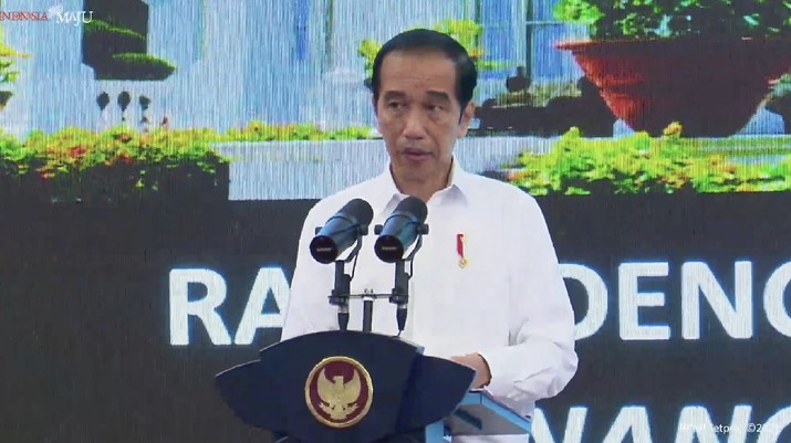 Jokowi saat Rapat Terbatas Penanganan Pandemi Covid-19 dan Rencana Pelaksanaan Vaksinasi, 6 Januari 2021 Jokowi saat Rapat Terbatas Penanganan Pandemi Covid-19 dan Rencana Pelaksanaan Vaksinasi, 6 Januari 2021