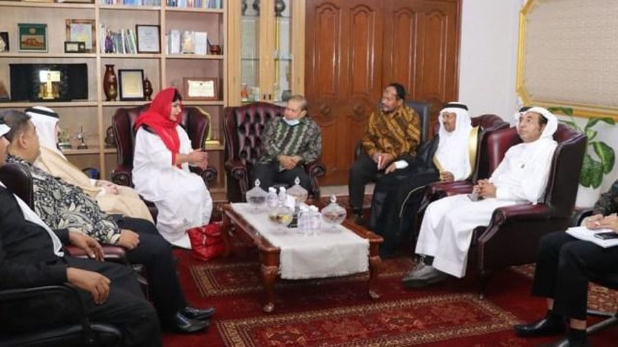 Putri Kerajaan Saudi, Princess Jauhara, bertemu dengan pejabat Konsulat Jenderal RI di Jeddah. Dok. KJRI Jeddah
