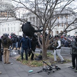 Breaking News: Respons Resmi Trump Tanggapi Kerusuhan Capitol