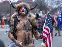 Saat Massa Trump Rusuh, kok Bursa Wall Street AS Tetap Rekor?