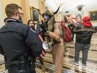 Wow! Captain Amerika hingga Patung Liberty Datang Demo Trump