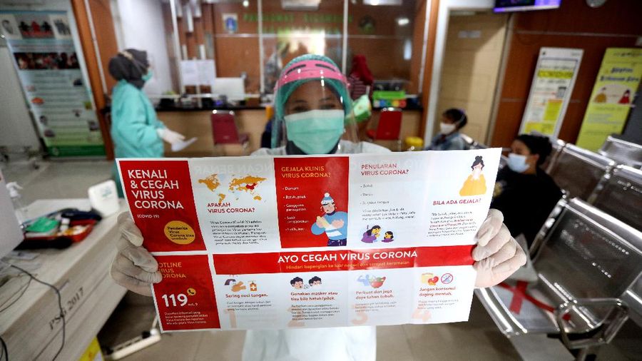 Suasana Puskesmas Pesanggrahan di Jakarta, Kamis (7/1/2021). Jelang kedatangan Vaksin yang diperuntukan masyarakat disaat pandemi Covid19, sejumlah puskesmas seperti di pesanggrahan masih melakukan aktifitas normal seperti biasa, menerima kedatangan pasien, melakukan test swab. (CNBC Indonesia/Tri Susilo)