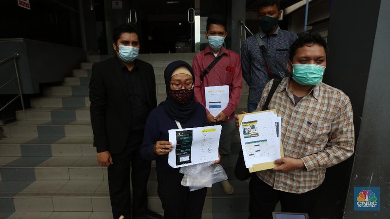 Laporan Korban Dugaan Penipuan Grab Toko di Polda Metro Jaya. (CNBC Indonesia/Tri Susilo)