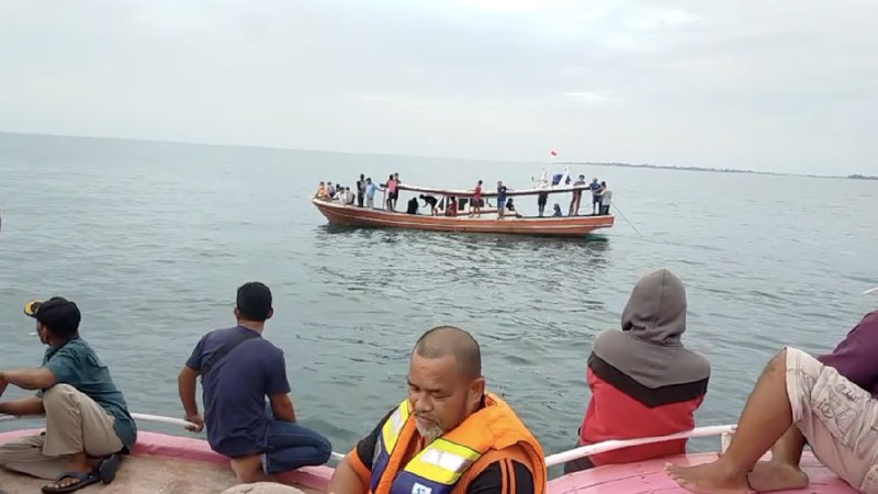 Sejumlah benda jatuh di laut sekitar perairan pulau lancang dan pulau laki  (Ist Basarnas)