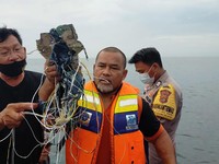 Puing Diduga Pesawat Sriwijaya Air Sudah di Kapal Basarnas