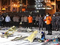 Tim SAR Temukan Belasan Puing Pesawat Hingga Potongan Pakaian