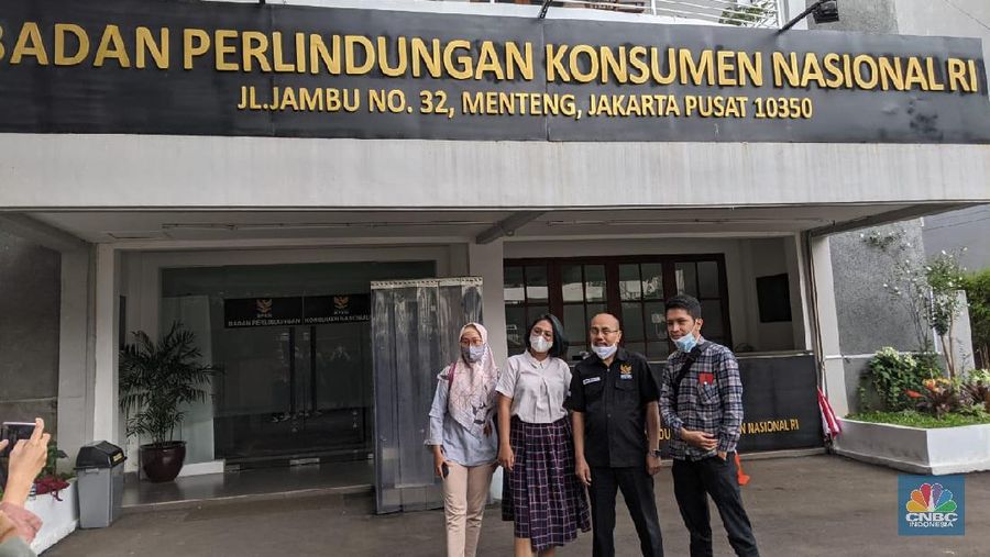 Komisioner BPKN bertemu Kuasa Hukum Korban Grab Toko dan Para Korban terkait dengan kasus Grab Toko (CNBC Indonesia/ Emir Yanwardhana)