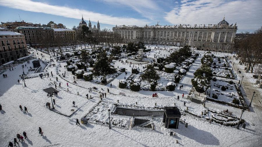 A man snowboards at the Gran Via avenue in downtown Madrid, Spain, Sunday, Jan. 10, 2021. A large part of central Spain including the capital of Madrid are slowly clearing snow after the country's worst snowstorm in recent memory. (AP Photo/Manu Fernandez)