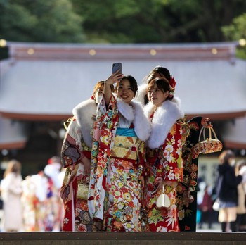 Intip Para Wanita Cantik Jepang di Hari Peringatan Kedewasaan