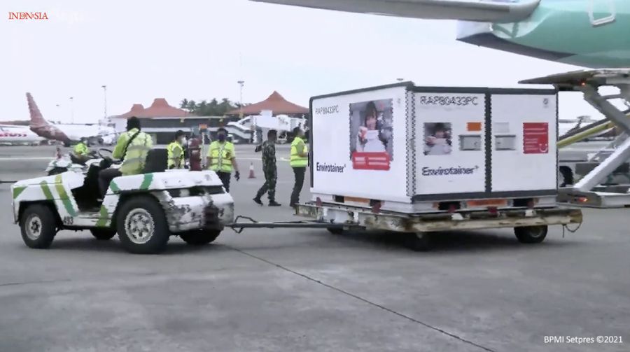 Kedatangan Vaksin Covid-19 Tahap Ketiga, Bandara Soekarno Hatta, 12 Januari 2021. (tangkapan Layar Youtube Sekretariat Presiden)