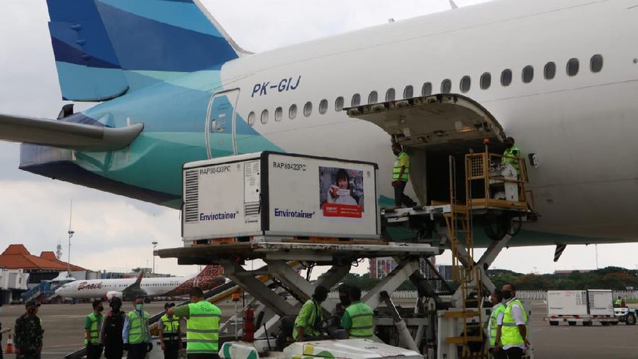 Kedatangan Vaksin Covid-19 Tahap Ketiga, Bandara Soekarno Hatta, 12 Januari 2021.