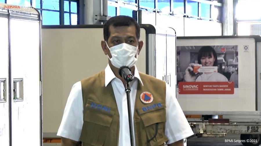 Ketua Satgas Covid-19 Doni Monardo memberikan keterangan pers mengenai kedatangan vaksin Covid-19 Tahap Ketiga, Bandara Soekarno Hatta, 12 Januari 2021. (tangkapan Layar Youtube Sekretariat Presiden)
