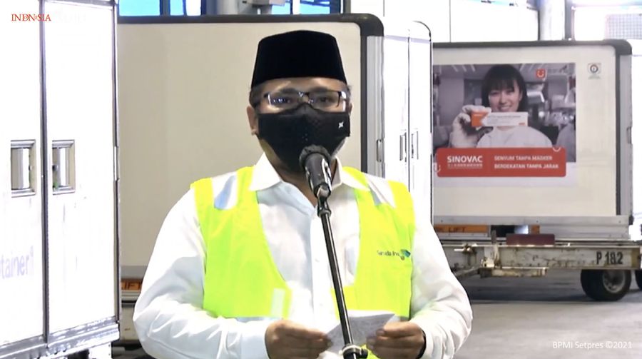 Menteri Agama Yaqut Cholil Quomas memberikan keterangan pers mengenai kedatangan vaksin Covid-19 Tahap Ketiga, Bandara Soekarno Hatta, 12 Januari 2021. (tangkapan Layar Youtube Sekretariat Presiden)