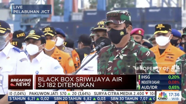 Panglima TNI Marsekal Hadi Tjahjanto melakukan konfrensi pers penemuan black box dari kecelakaan pesawat Sriwjaya Air SJ-182. (Tangkapan Layar) Panglima TNI Marsekal Hadi Tjahjanto melakukan konfrensi pers penemuan black box dari kecelakaan pesawat Sriwjaya Air SJ-182. (Tangkapan Layar)