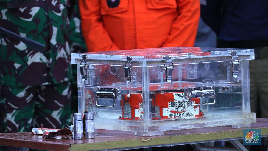 Penemuan Flight Data Recorder Pesawat Sriwijaya Air SJ 182 (CNBC Indonesia/ Tri Susilo)