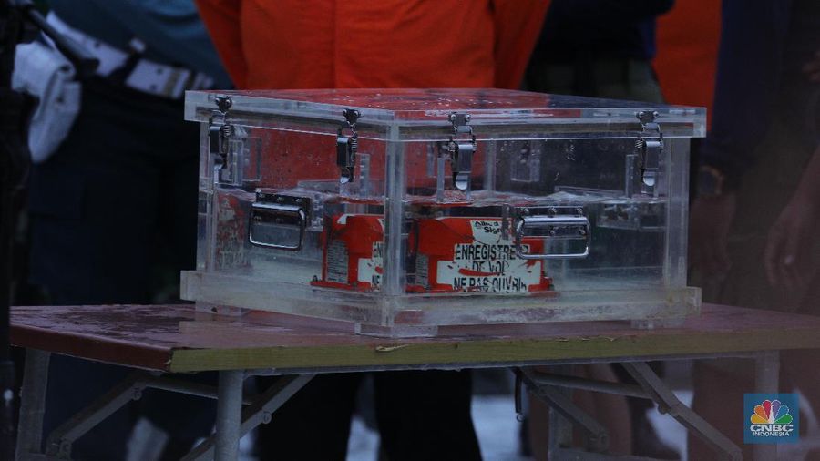 Penemuan Flight Data Recorder Pesawat Sriwijaya Air SJ 182 (CNBC Indonesia/ Tri Susilo)