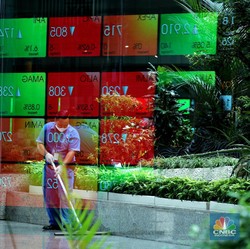 Panic Selling? IHSG Nyaris Anjlok 2% ke Level 5.700-an