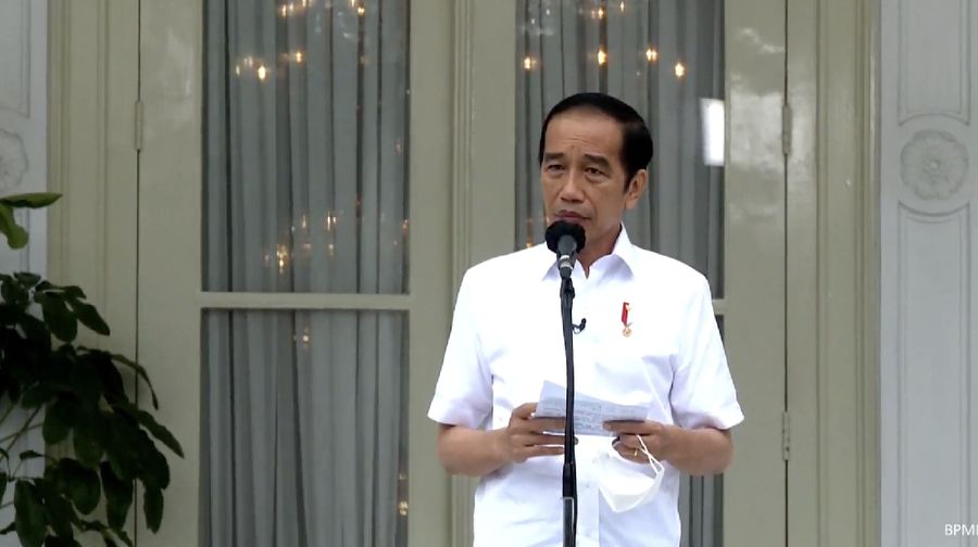 Presiden Joko Widodo memberikan keretangan pers usai menerima vaksinasi Covid-19 Perdana di Indonesia, 13 Januari 2021. (tangkapan Layar Youtube Sekretariat Presiden)