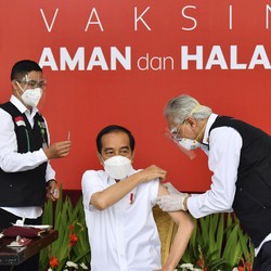 Vaksinasi Covid-19 Dimulai, Peritel Minta PSBB Transisi